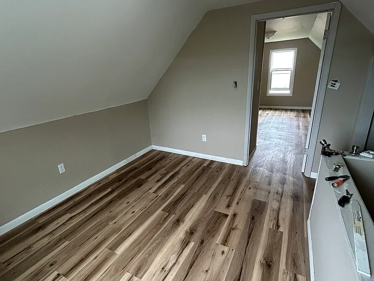 729 Moltke Ave #B — Photo 9