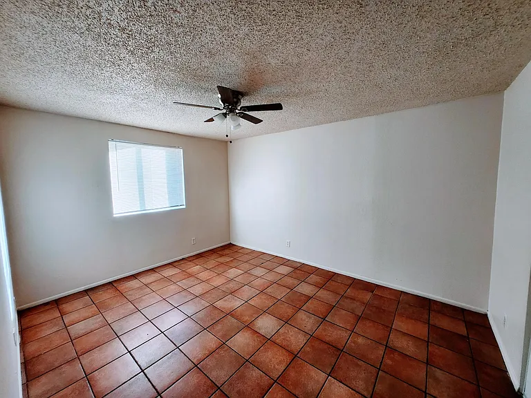 827 E Hazel Dr — Photo 10