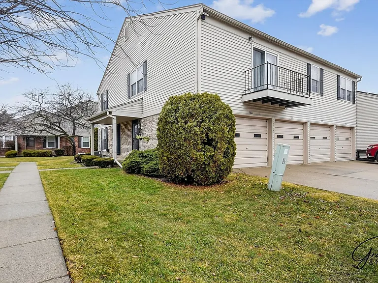 15834 N Franklin Dr — Photo 1