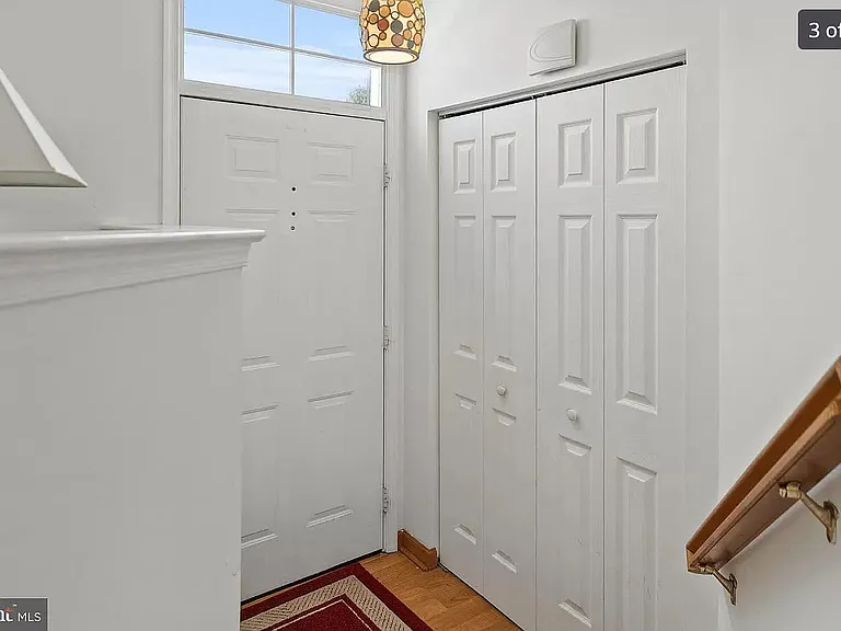 124 Versailles Ct — Photo 7