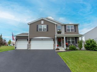 1444 Summit Ln, Pingree Grove, IL 60140