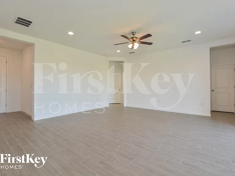 611 Avila Pl — Photo 3