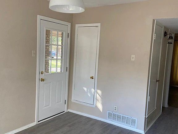 4th image of 626 Royal Crest Dr