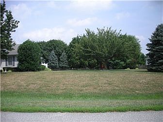 Plenty of room on side of home