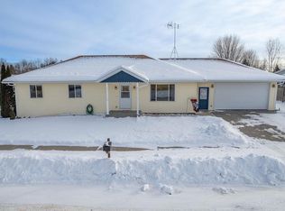 911 Roloff Dr, Reedsburg, WI 53959