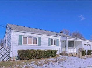 337 Woods Rd, North Babylon, NY 11703