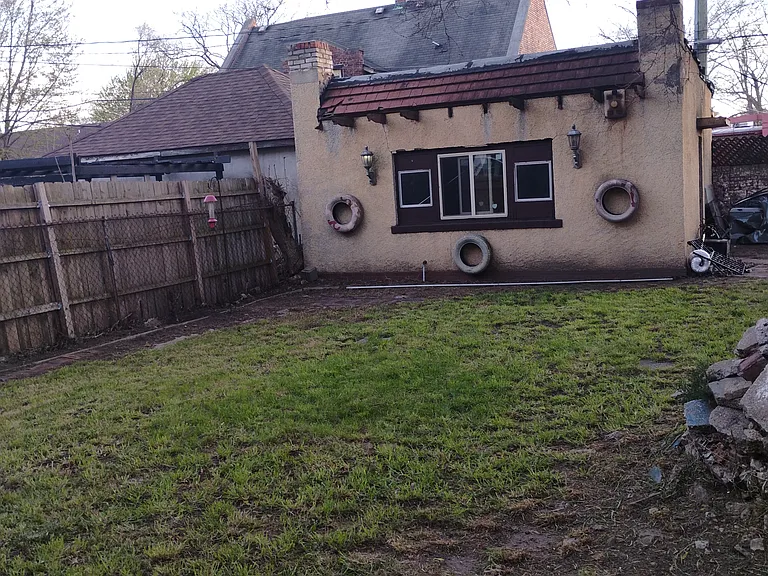 Field St — Photo 128