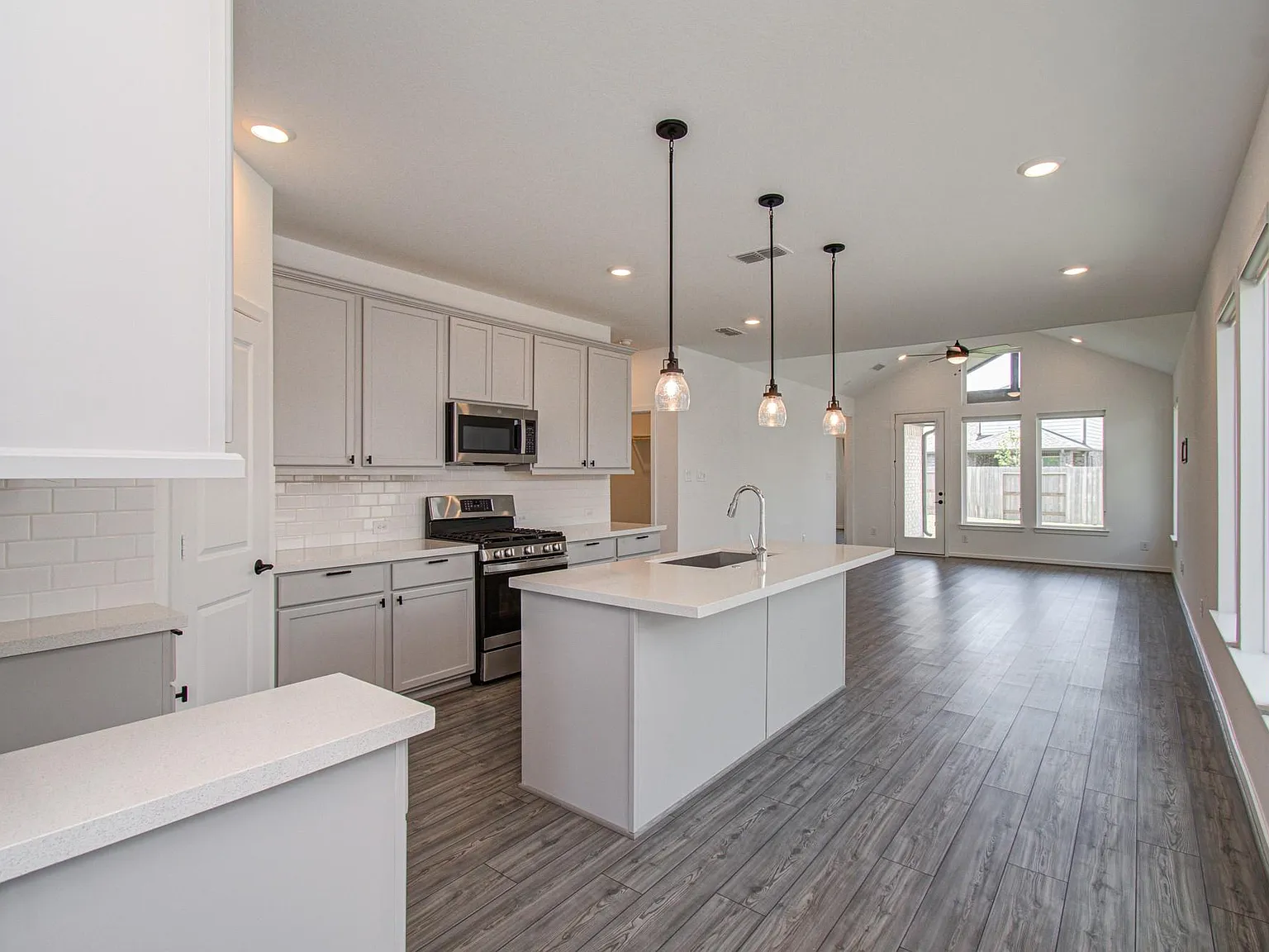 4 bed, 3.0 bath, 2509 sqft, $2,850 — Photo 4