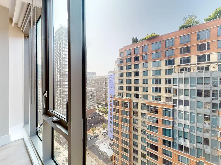 237 E 34th St #1802 — Photo 17