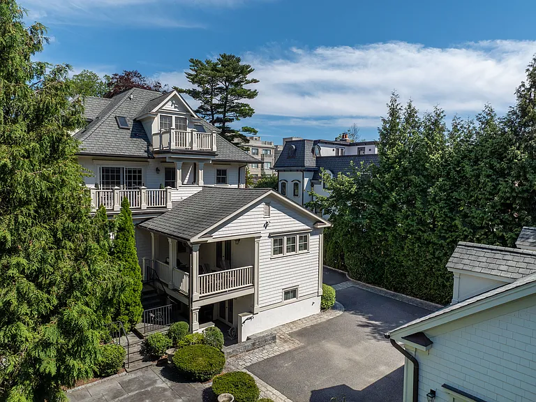 250 Milbank Ave #B — Photo 5