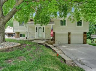 139 Upland Dr, Council Bluffs, IA 51503