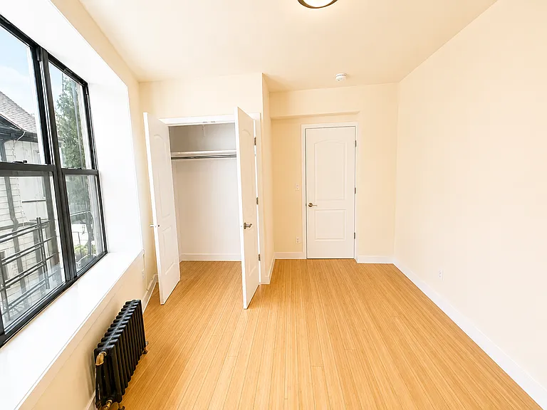 287 E 18th St #2C — Photo 11