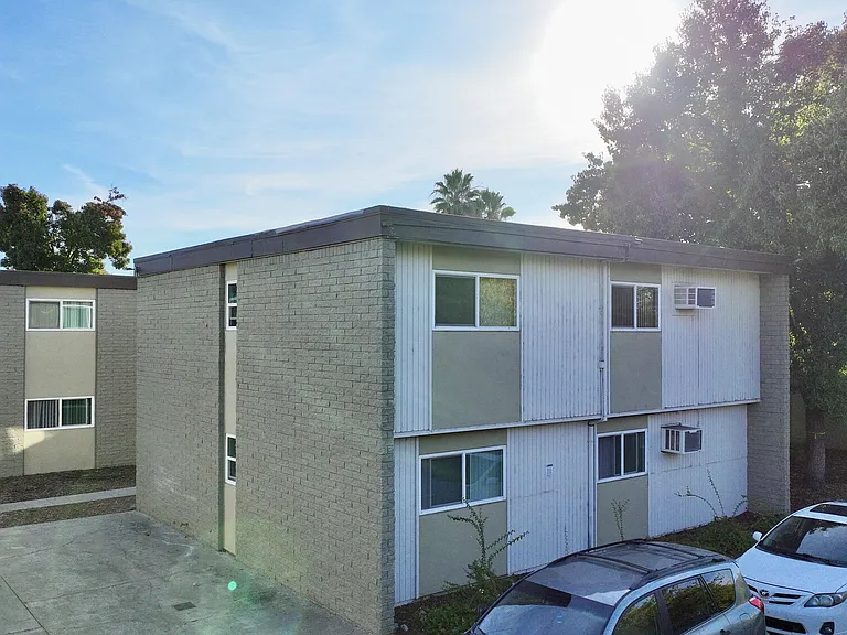 Markston Apartments — Photo 12