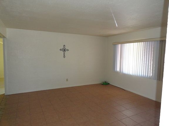 4th image of 906 E La Mesa St