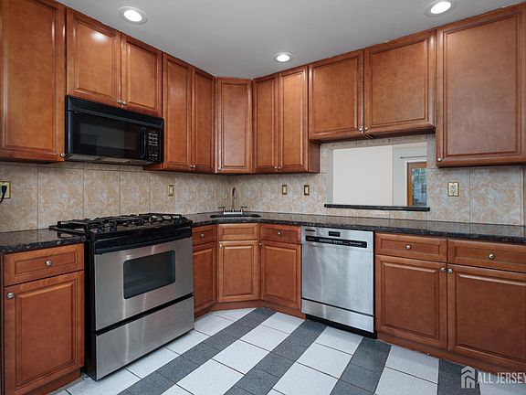 5th image of 357 Hadleigh Ln