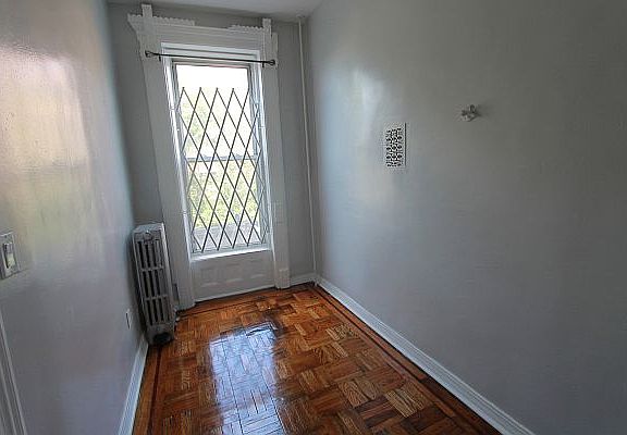 3rd image of 213 Jefferson Ave APT 2R