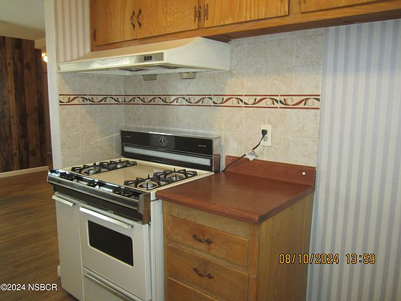 3rd image of 1701 N Western Ave