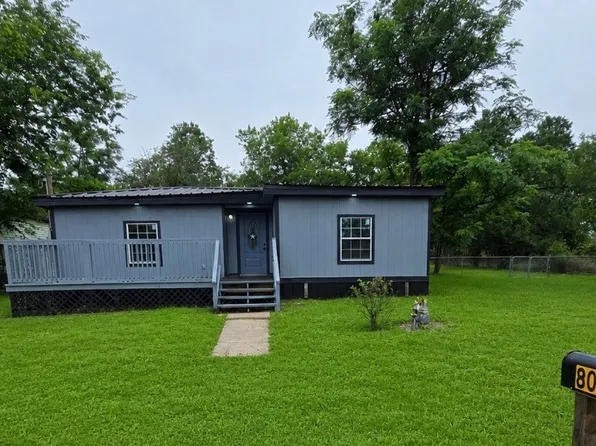 806 S Rusk Ave, Cameron, TX 76520