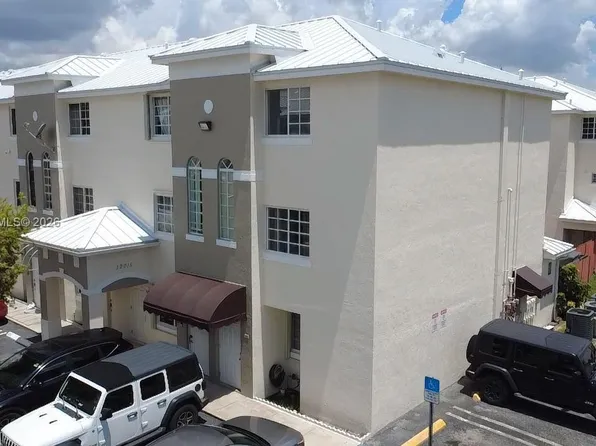 12015 SW 14th St APT 301-C, Miami, FL 33184