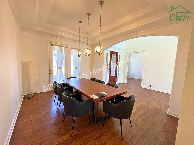 1205 Golden Gate Dr — Photo 5