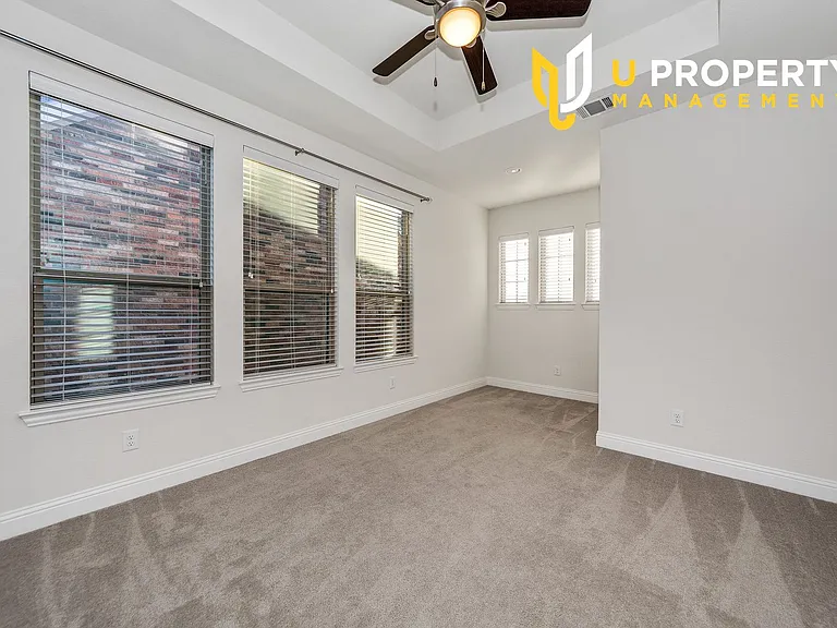 1017 Midland Dr — Photo 23