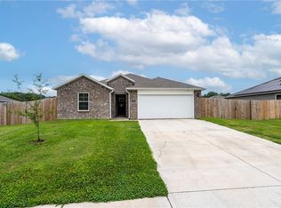 705 S Smith Ave, Gentry, AR 72734