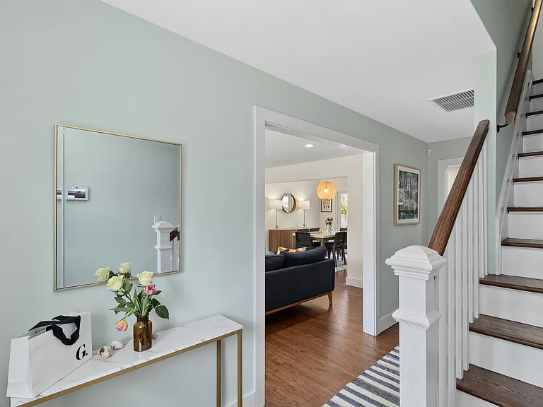 135 Pembroke Dr — Photo 22