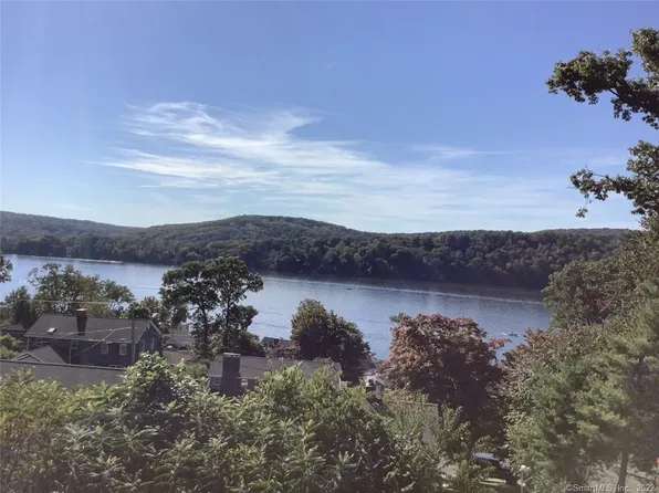 48 Skyline Dr, Brookfield, CT 06804