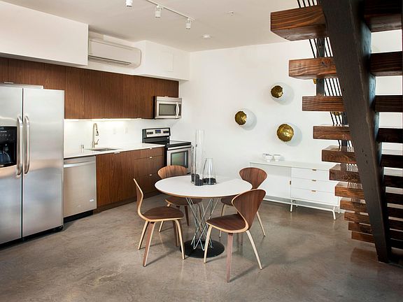 4th image of 3057 Broadway #1