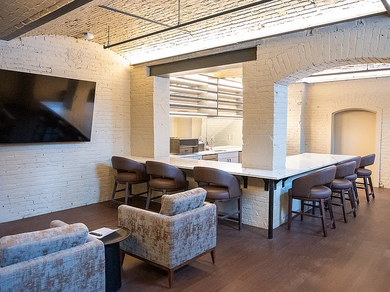Caroline Heights Apartments — Photo 24