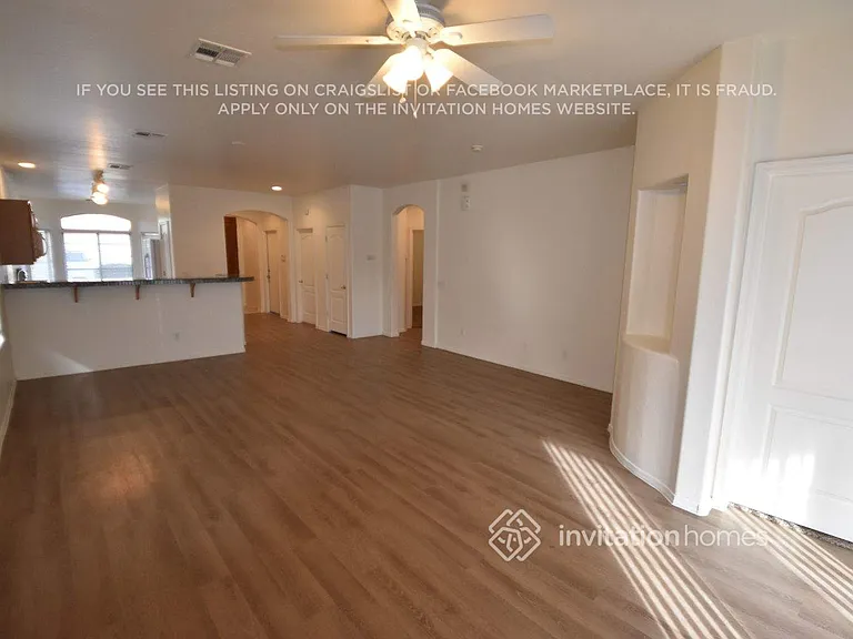 2213 W Carolina Dr — Photo 2