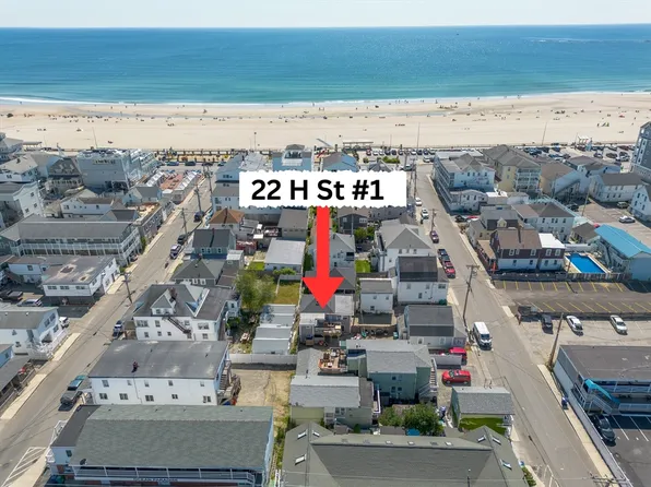 22 H St #1, Hampton, NH 03842