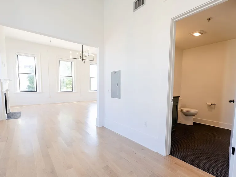 582 Mulberry St — Photo 69