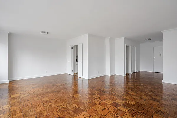 Rented by Manhattan Realty Group | media 21