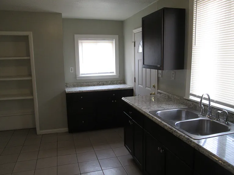 217 Bruce St — Photo 7