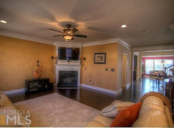 4th image of 2420 Hadlow Ln SE