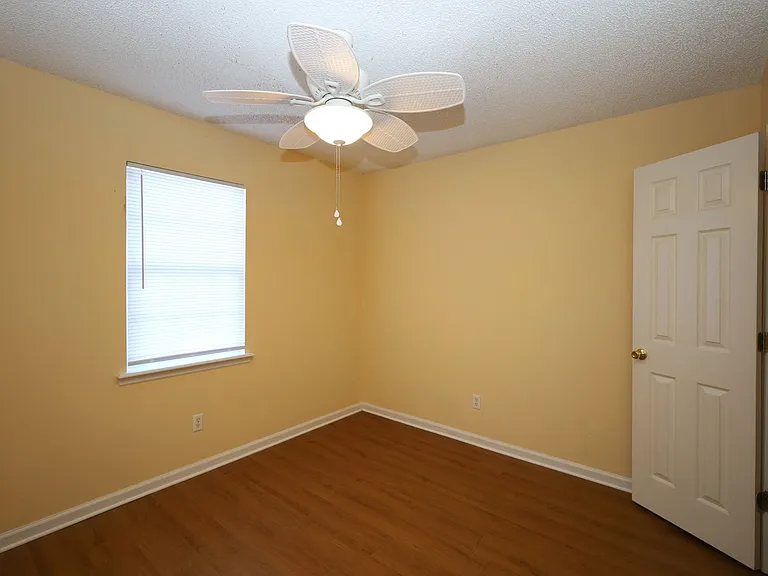 1727 Largo Cir — Photo 6