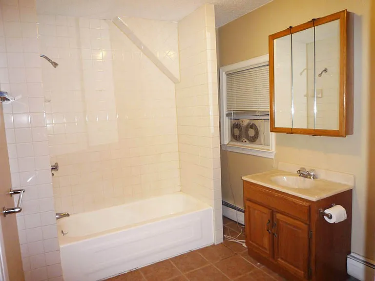 25 Pitman St #2 — Photo 12