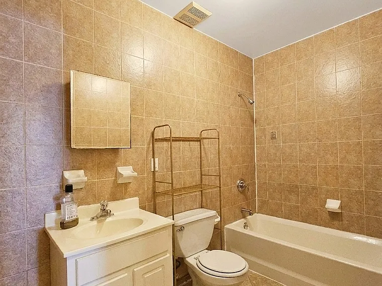 1064 Myrtle Ave #2R — Photo 5