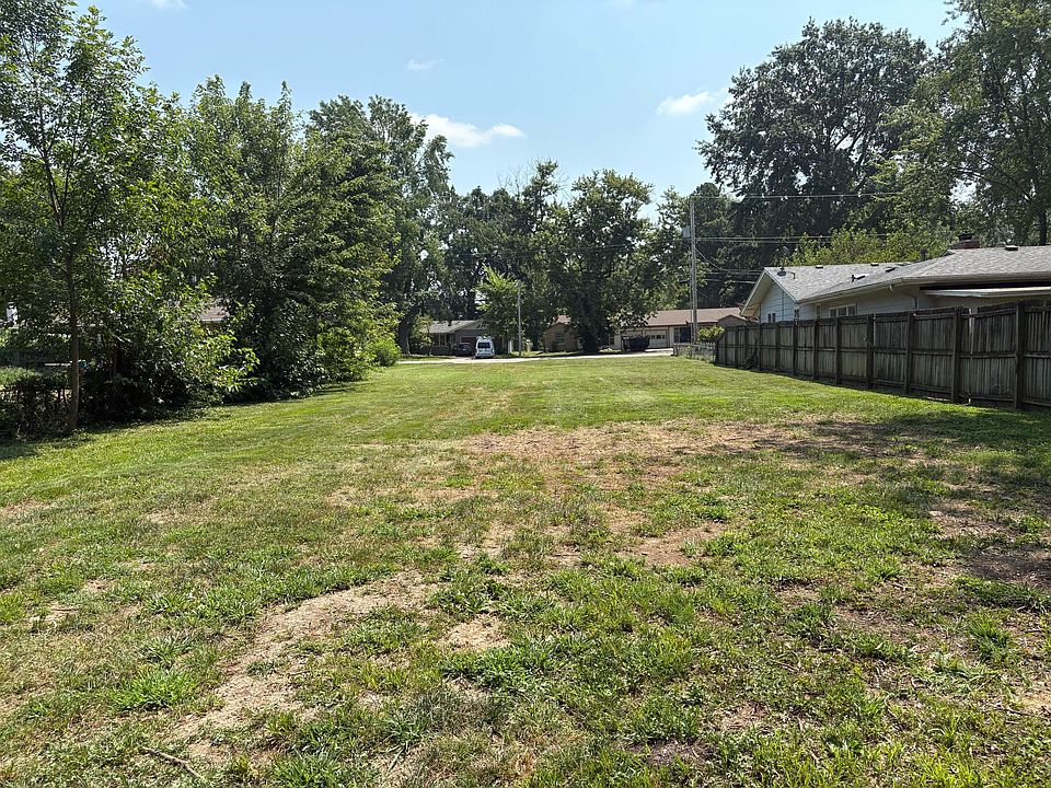 2nd image of 2043 S Hampton Avenue