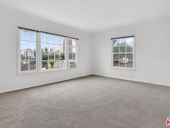 3rd image of 310 N Saint Andrews Pl