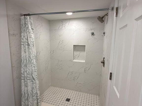 3rd image of 2507 W 71st St #B