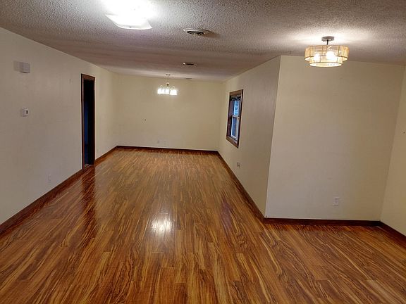2nd image of 17 N Holiday Ln