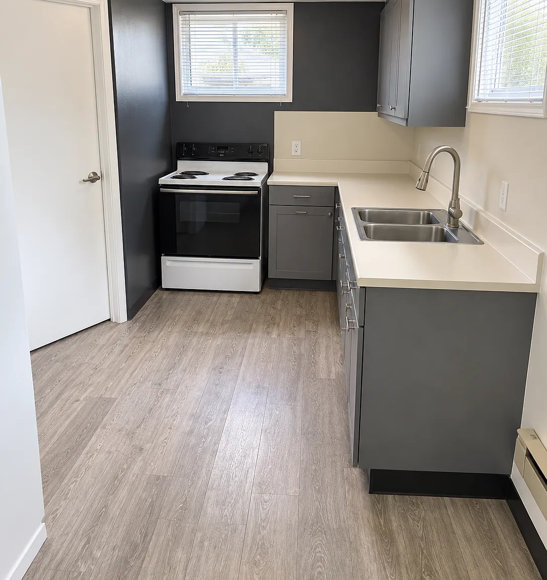 Studio, 600 sqft, $875 — Photo 2