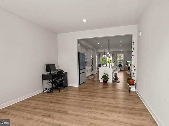 3rd image of 18 Rosemary Way