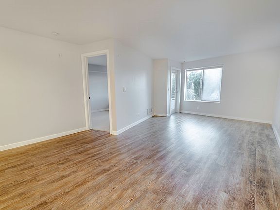 5th image of 3230 SW Avalon Way APT 303