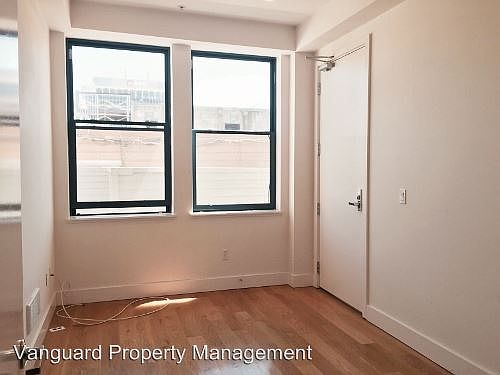 4th image of 3189 21st St