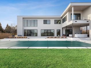 13 Barker Ln, Quogue, NY 11959