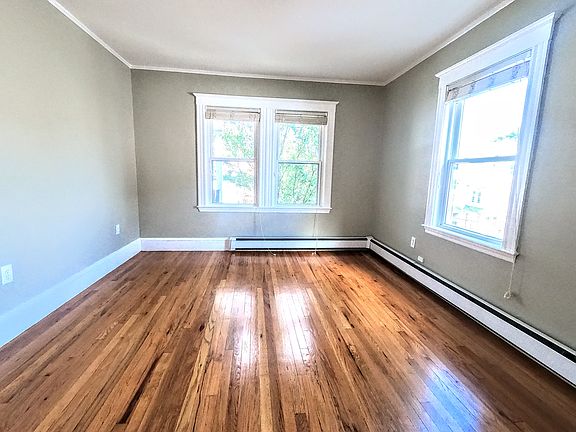 5th image of 76 Farquhar St #2