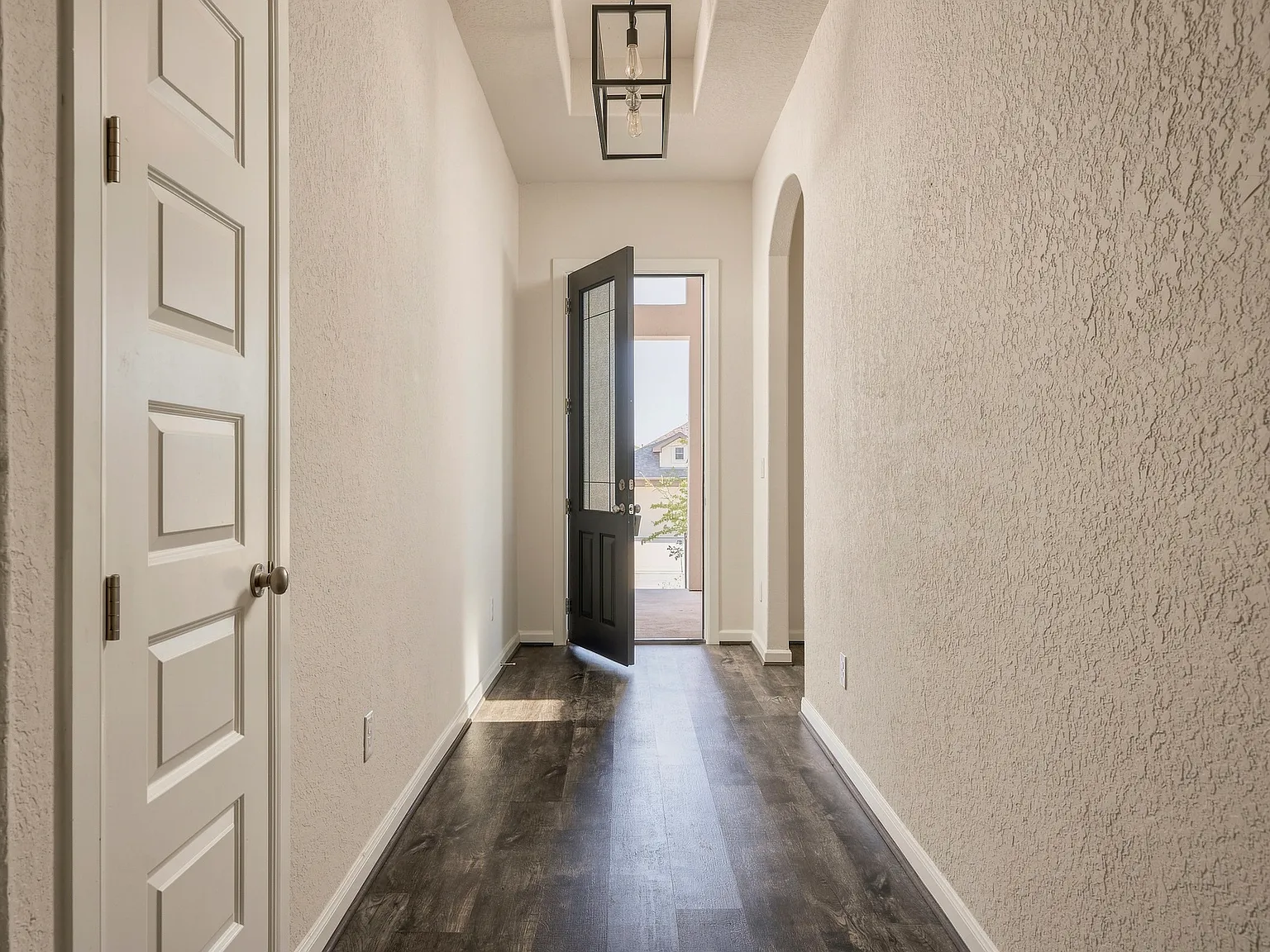 4 bed, 2392 sqft, $2,800 — Photo 3